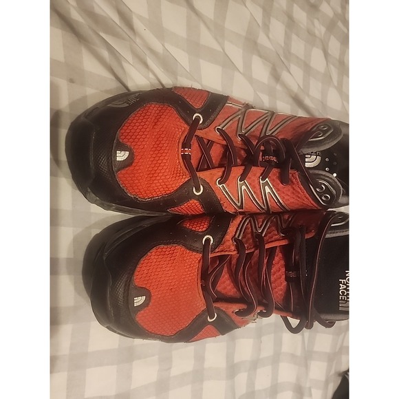 The North Face Red/Black Sneakers Size 11 Running Shoes Men's - Picture 2 of 14